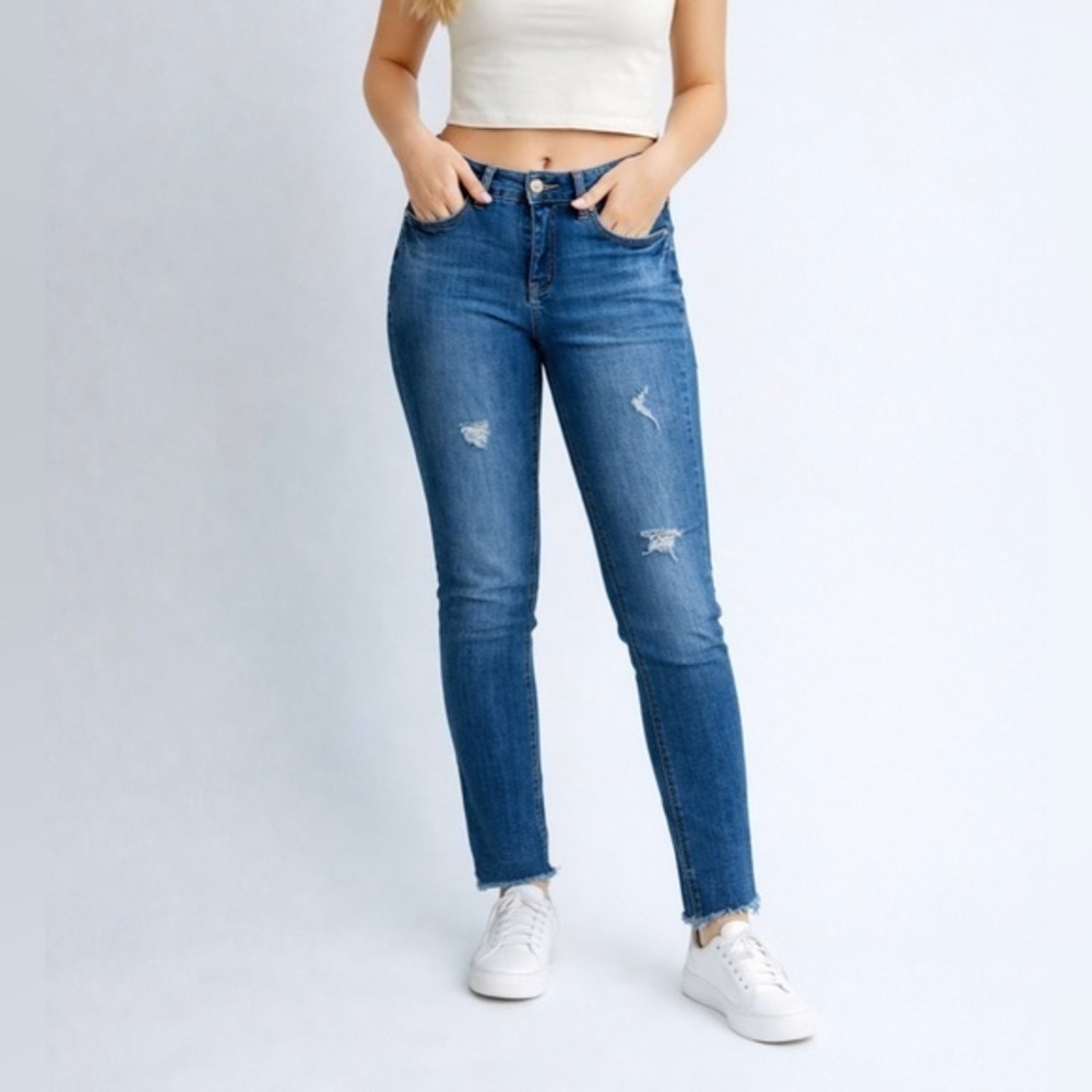 Seven7 Skinny Jeans Women’s Size 4 – Medium Wash Distressed Raw Hem Denim